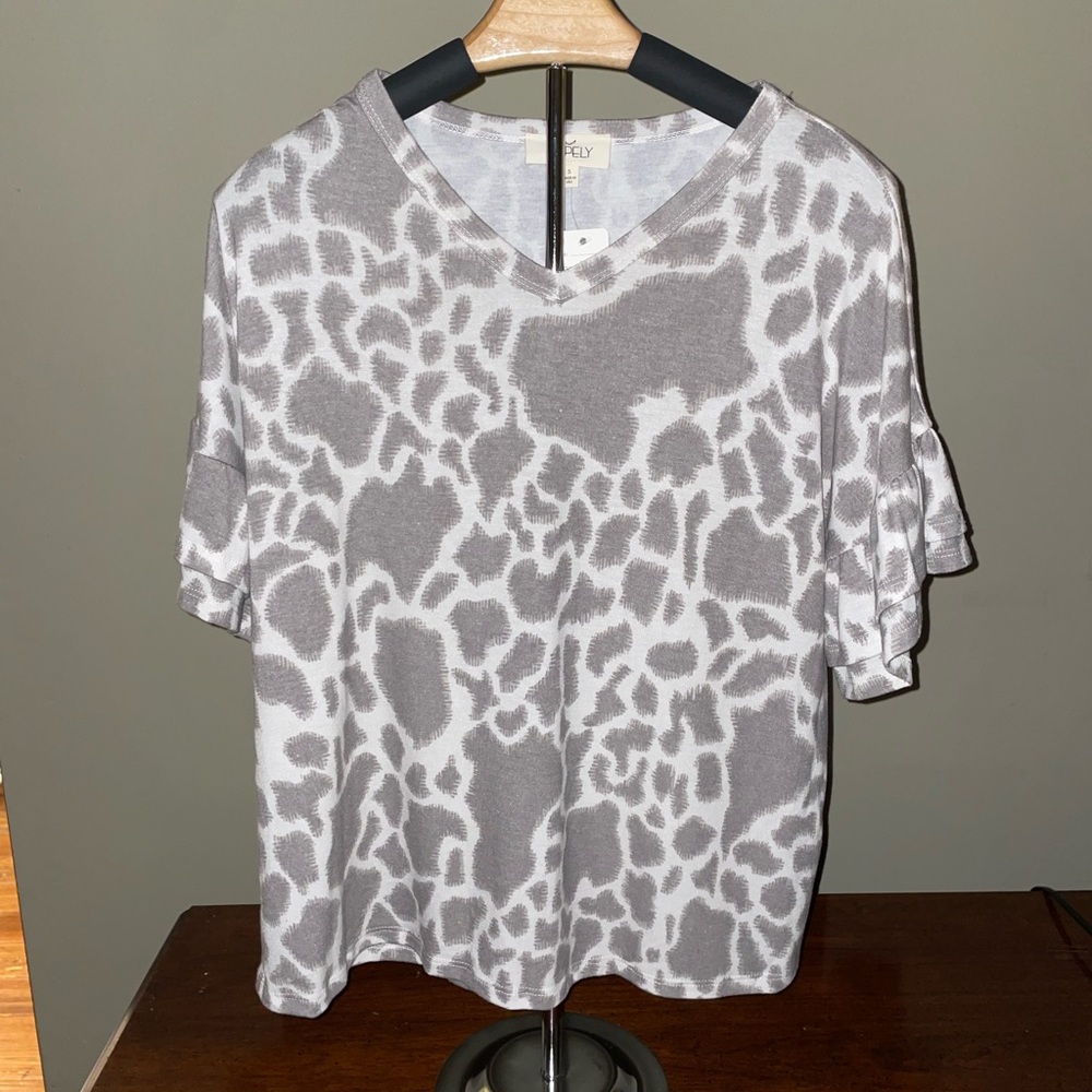 Hopely Brand Patterned White/Gray Shirt with Ruffled Sleeves. Size Small. NWT